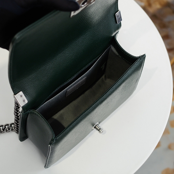 シャネルバッグ着用イメージ